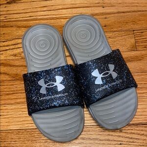 Under Armour Black and Gray Sandals with Sleek Design size 5y